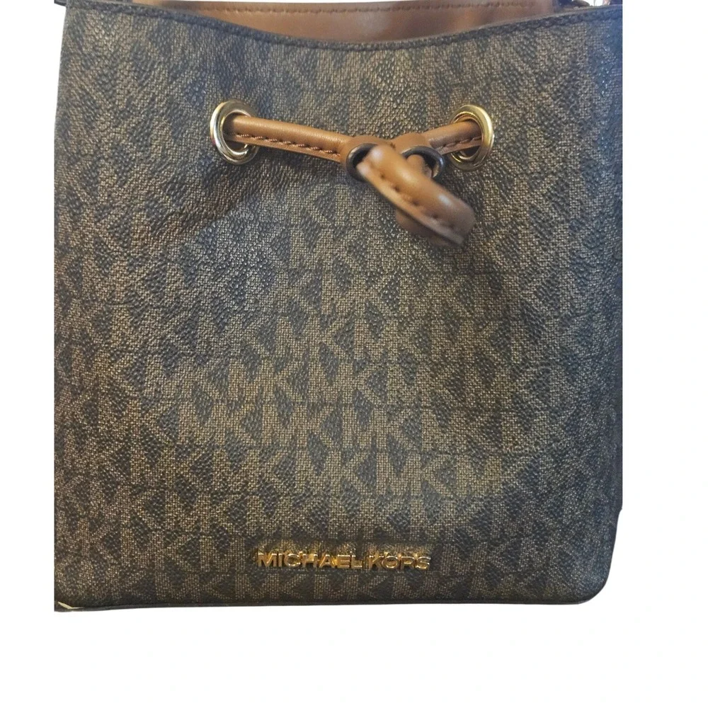 Michael Kors Suri Small Bucket Bag Brown MK Monogram Logo Crossbody‎ Handbag - Picture 2 of 9